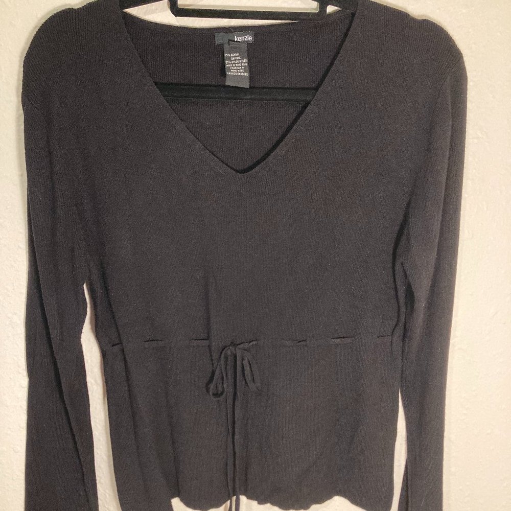 Kenzie Women's v-neck tie sweater L